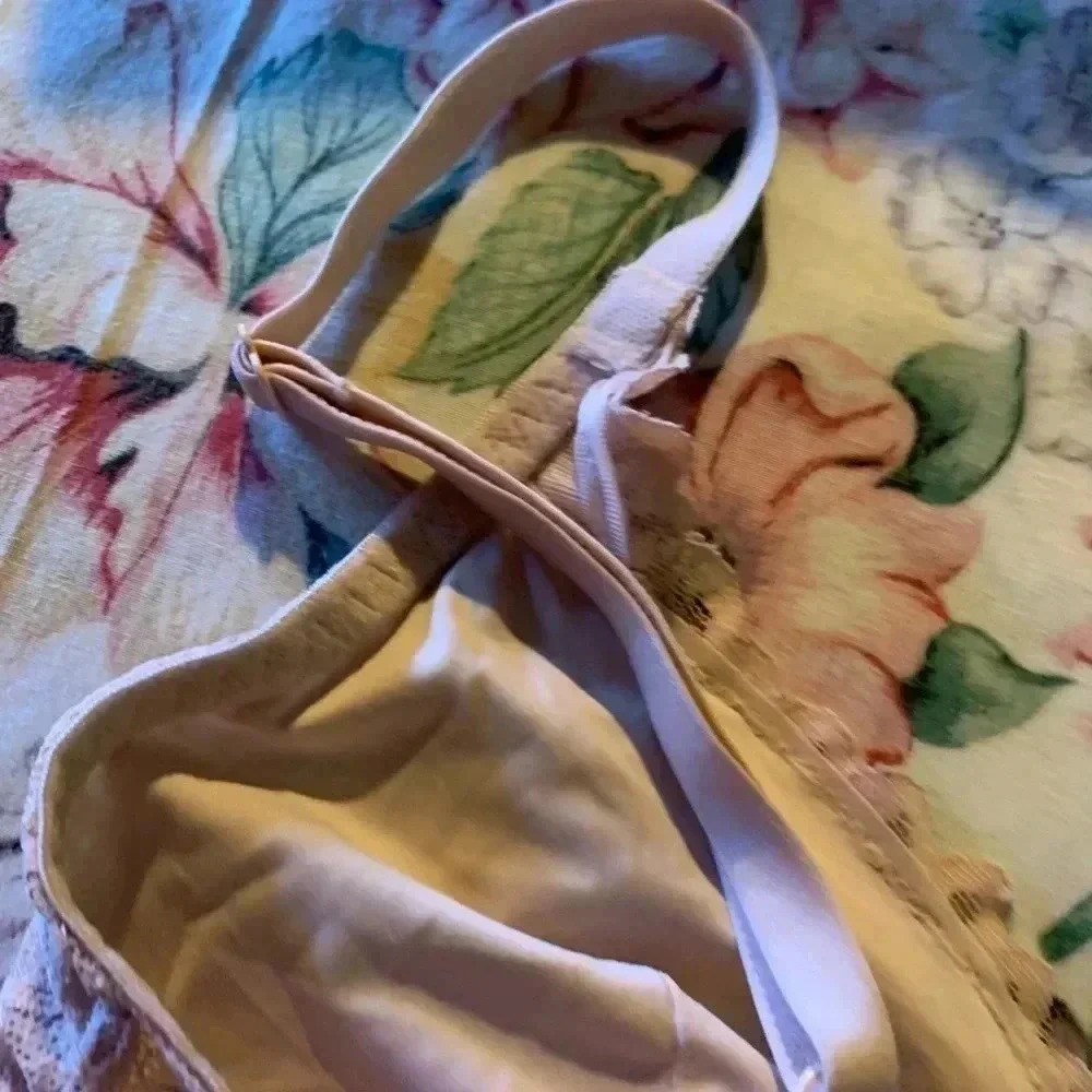 Pink Victoria Secret Women’s Bralette Size XS - Picture 3 of 8